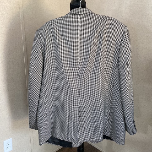 Irvine Park sport coat size 46. - Picture 3 of 5